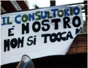 Le donne scendono in campo in difesa dei consultori