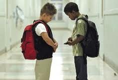 ragazzini stranieiri a scuola