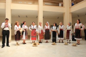 Artaras, femeile din Moldova intre munca si cultura