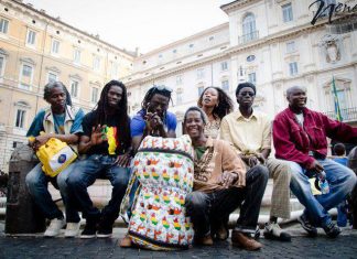 Tam Tam Morola, ensemble di percuzzioni fondato da Moustapha Mbengue che suona ritmi del Senegal