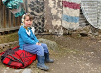 Suicidi in crescita tra i figli di badanti dell’est abbandonati a casa Bambina rumena(foto © Salajean | Dreamstime)