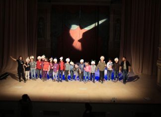 Pinocchio a scuola nelle periferie di Roma Pinocchio Nero Campi scuola a teatro