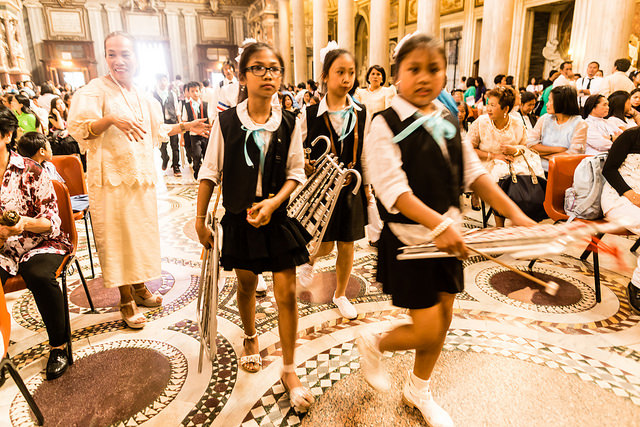 La festa filippina dei Fiori di Maggio a Roma nel fotoracconto di Adamo Banelli