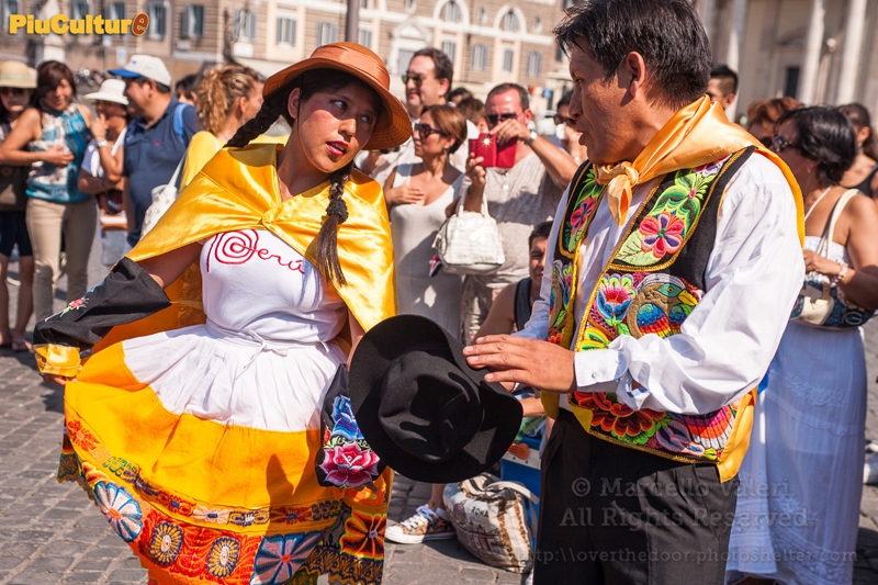 Flash mob: Il Perù si esibisce a Piazza del Popolo
