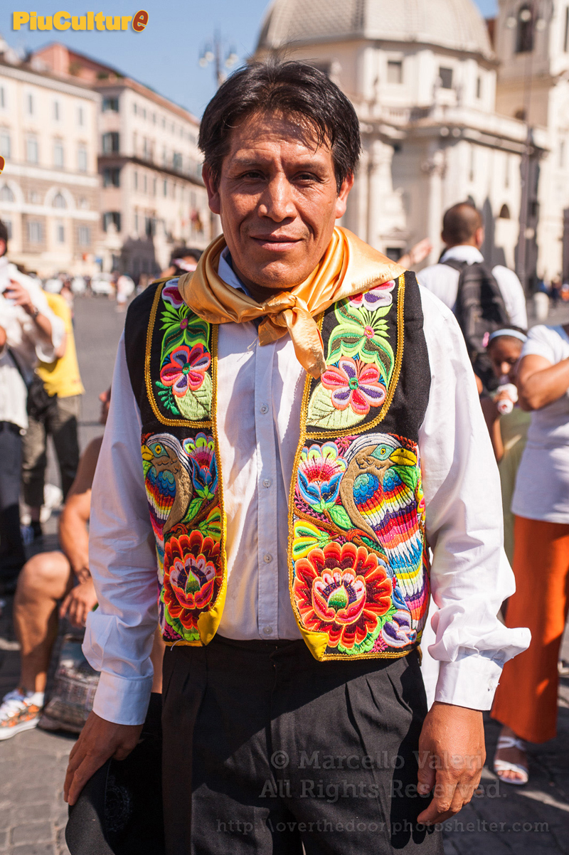 Flash mob: Il Perù si esibisce a Piazza del Popolo