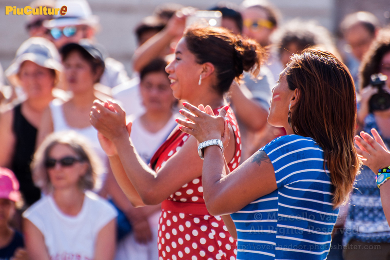 Flash mob: Il Perù si esibisce a Piazza del Popolo