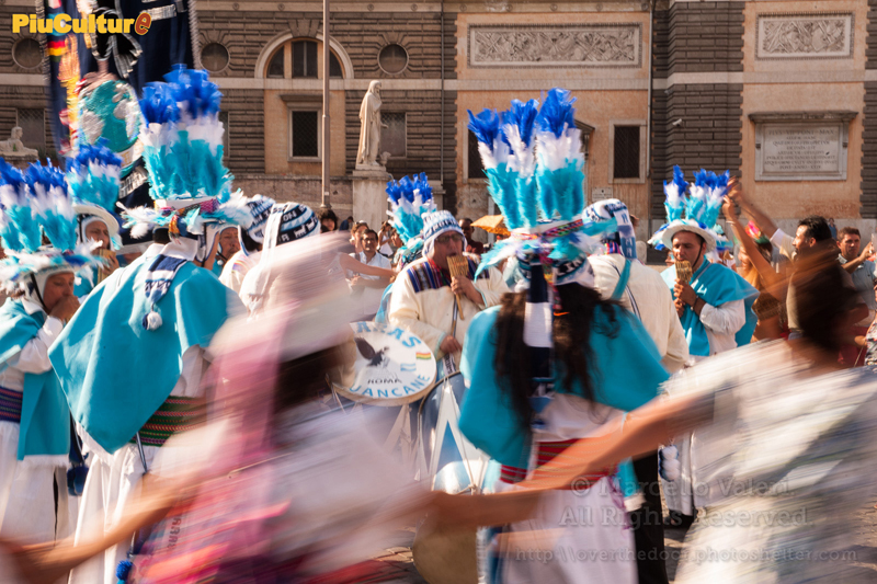 Flash mob: Il Perù si esibisce a Piazza del Popolo
