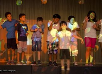 Spettacolo finale del corso estivo per bambini di origine