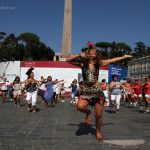 il Perù mostra il suo volto folkloristico con un flash mob a piazza del Popolo