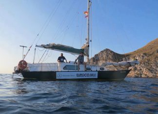 Clandestine Integration: il Mediterraneo in un diario di bordo Pacchia: la barca di clandestine Integration nel Mediterraneo