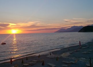 Albania tramonto sulla Riviera