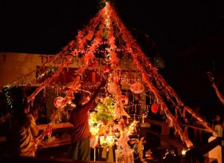 Natale a Roma e nel cuore il ricordo dei tropici Albero di Natale nelle Filippine(foto Panorama)