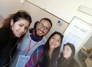 Henry a servizio presso le urne