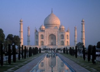 Taj Majal una delle maggiori attrazioni dell'India