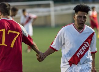 al Mundialdio torneo di calcio per stranieri a Roma l'incontro tra Romania e Perù