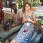 Khalif, il sarto del Cas di Marcellina con Giulia, la maestra