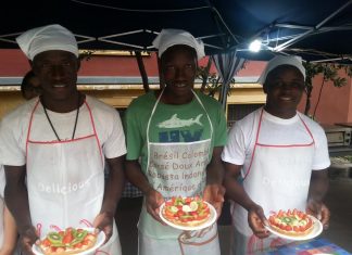 showcooking alla festa a via volta dei ragazzi del cas Etabeta di Marcellina