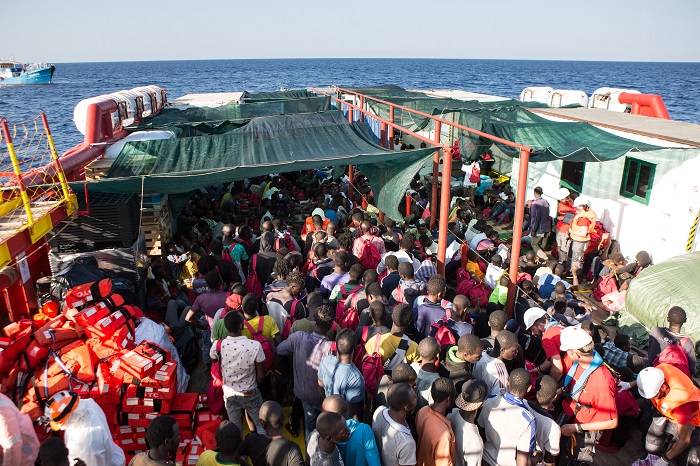 interventi di salvataggio in corso a bordo della nave Vos Hestia di Save the Children