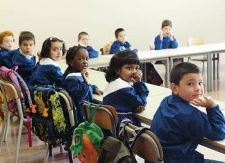 Minori stranieri pronti a tornare a scuola. A roma le attività scolastiche riprenderanno il prossimo 12 settembre.