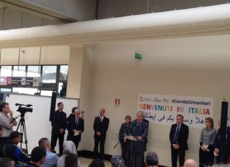 Corridoi umanitari: il ministro Paolo Gentiloni da il benvenuto a Fiumicino