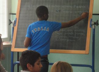 Gli alunni stranieri nella scuola italiana aumentano in misura minore rispetto al passato Alunni stranieri nella scuola dell'obbligo(foto parmainfanzia)
