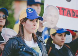 “Bisogna scegliere se fare la fila nei supermercati o andare a lavorare”