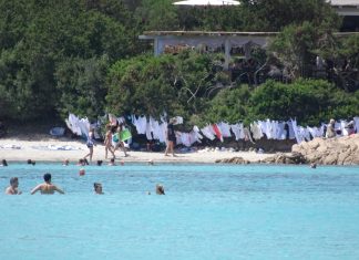 Elizabeth e i suoi figli: Nigeria – Italia 2 a 1 venditori nigeriani in spiaggia