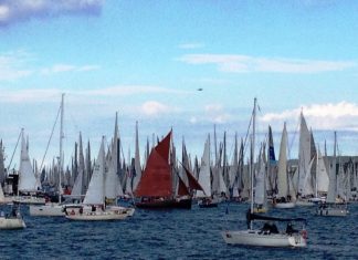 Barcolana: il mare come incontro e condivisione Barcola 2017 verso le boe di partenza