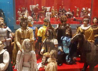 Le marionette del regista e compositore curdo Behrooz Gharibpour a Tehran