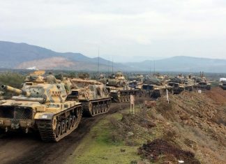 Carriarmati turchi al confine con la Siria(foto TRTWorld)