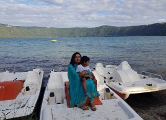 Bithi con suo figlio al lago di Albano