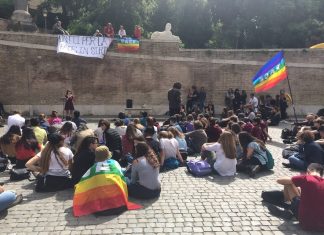 “Uniti per la pace in Siria”: lezione in piazza Manifestazione del Liceo Vittorio Colonna per la pace in Siria