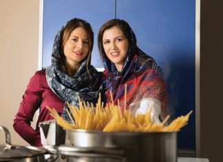 Metti una sera a cena a Tehran con le fettuccine al pomodoro fatte in casa