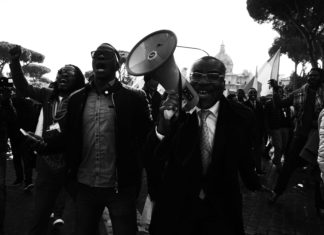 “Basta, Africa libera dalla Francia”: in strada contro il franco CFA