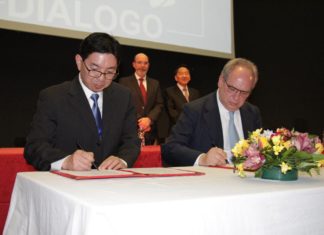 La BRI, la nuova via della seta, arriva Xi Jinping Bri, la nuova via della seta: firma dell'accordo fra Giuseppe Cerbone AD del Sole 24 Ore e Zheng Qingdong Vice Direttore Generale di Economic Daily Group