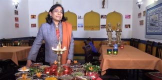 Nancy Myladoor nella sala del ristorante Guru (foto afabolouslife)