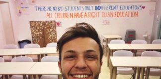 Nicolò Govoni nella scuola Mazì a Samos