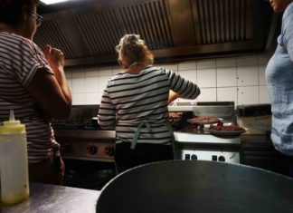 Corso di cucina romanè: imparare a cucinare i pregiudizi