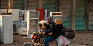 Siria: famiglia curda in fuga(foto fanpage)