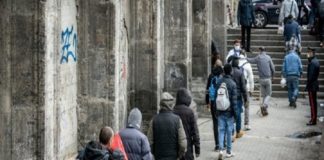 crisi coronavirus: file alla mensa dei poveri