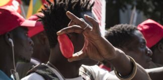 Regolarizzazioni - manifestazione di lavoratori migranti. Fonte ilmanifesto