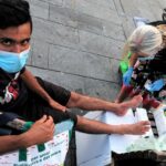 cura dei piedi  (foto Massimo Schneider)