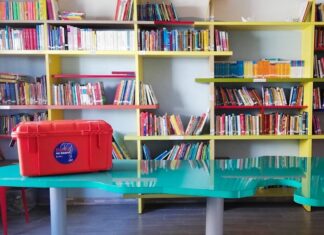 Valigie Rosse da Lampedusa: libri per accogliere Lampedusa, libri per accogliere - progetto Books on board. Fonte andersen.it