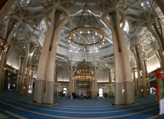 L'interno della Moschea di Roma