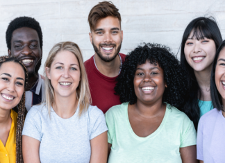 Convivenza tra persone di origine e cultura diverse. Foto da Google