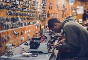 06.02 – Corso gratuito Installatore Impianti Elettrici a Roma