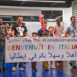 00170829_fiumicino_corridoi_umanitari_arrivo_rifugiati_siriani_8xmillechiesavaldese_santegidio_marcellovaleri_piuculture_01