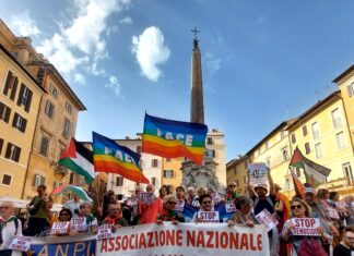 Flash mob di ANPI : basta armi ad Israele