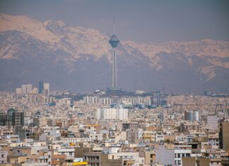 Iran: la guerra e il divario tra politica e società panoramica di Teheran