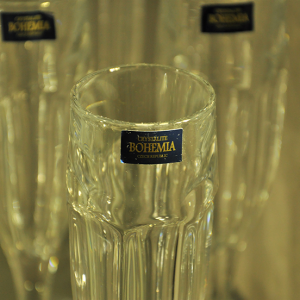 In una società dove l’obsolescenza dei prodotti è programmata, realizzare degli oggetti con cura e cognizione può avere la forza di bloccare il tempo. lavoratrici migranti a Roma Lenka Kosikova. Foto di Marco Grandelis